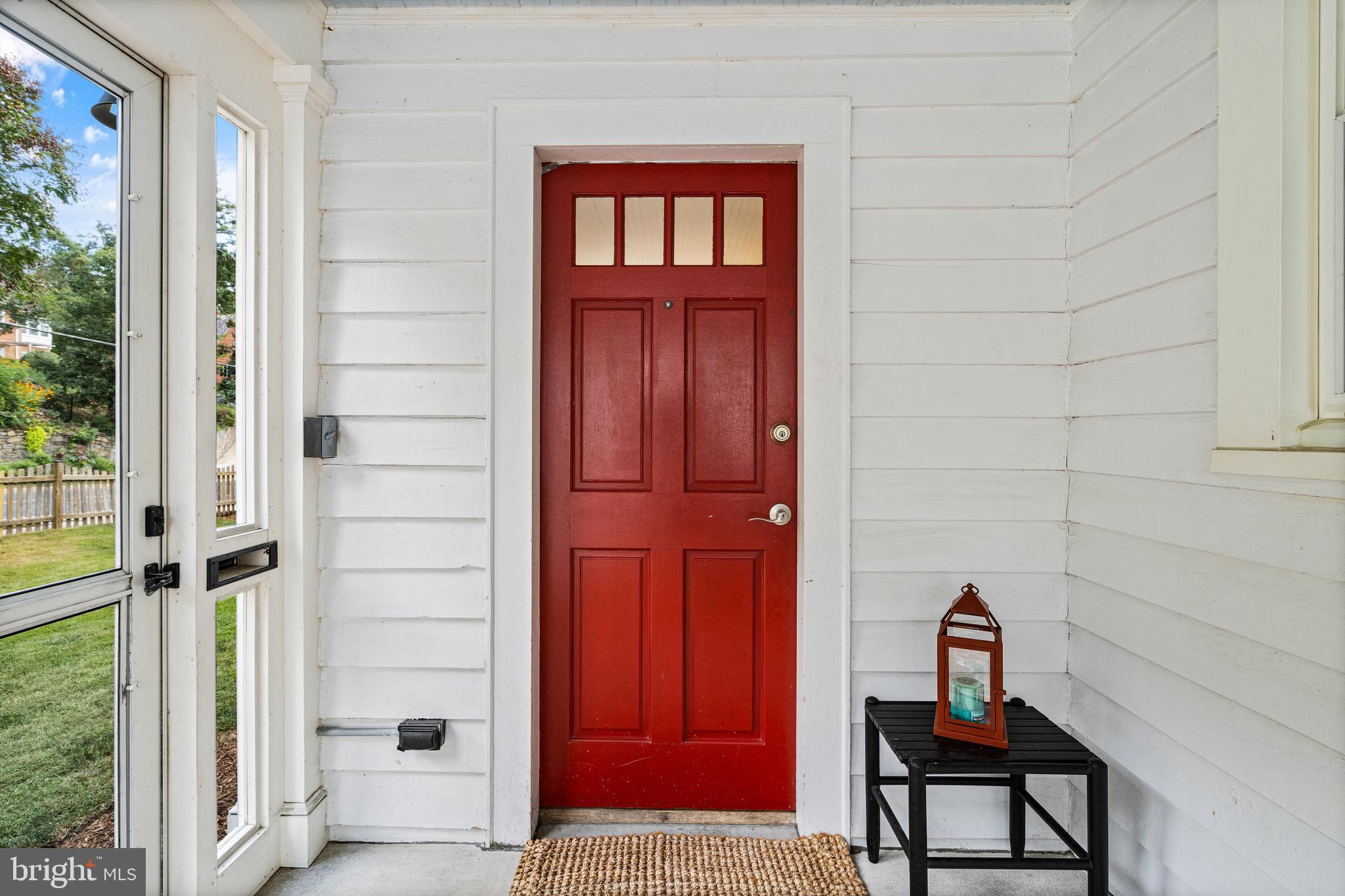 2712 South Arlington Ridge Road Arlington, VA 22206 - Photo 5 of 41 Well-maintained and move-in ready