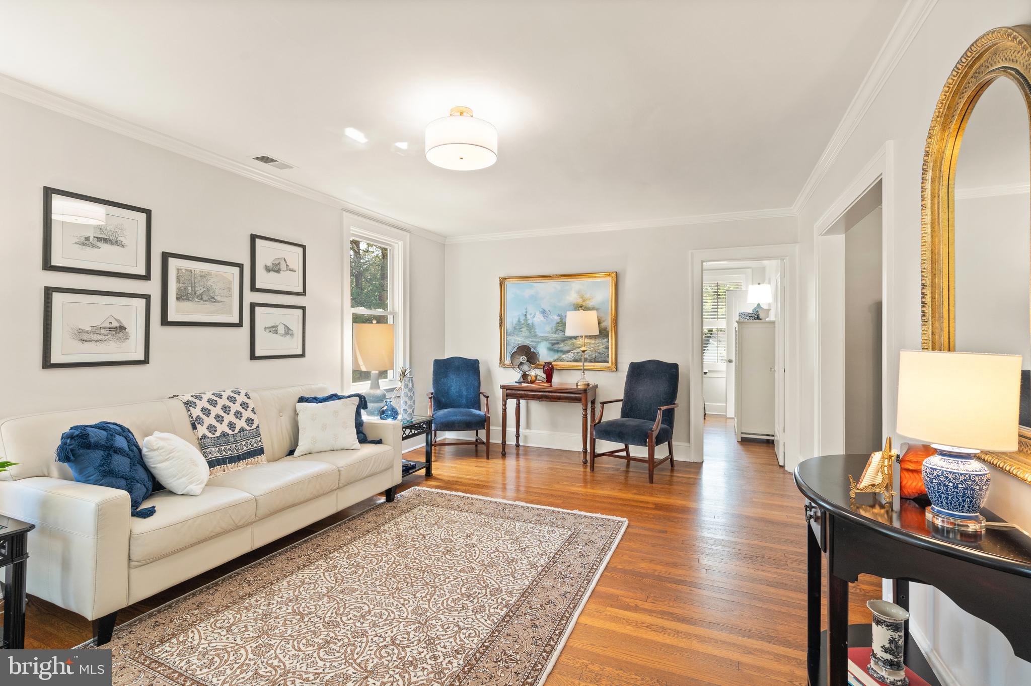 2712 South Arlington Ridge Road Arlington, VA 22206 - Photo 6 of 41 Hardwoods and freshly painted interior throughout