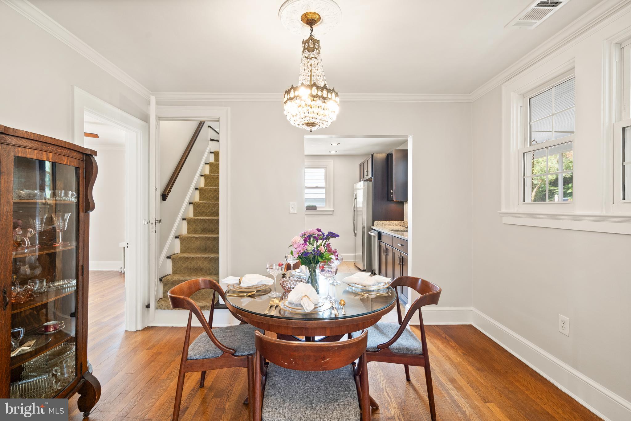 2712 South Arlington Ridge Road Arlington, VA 22206 - Photo 9 of 41 Dining room