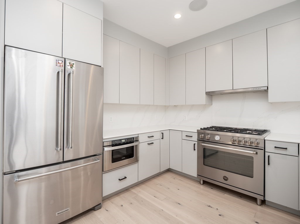 340 West 2nd Street, Unit 9 Boston, MA 02127 - Photo 8 of 36