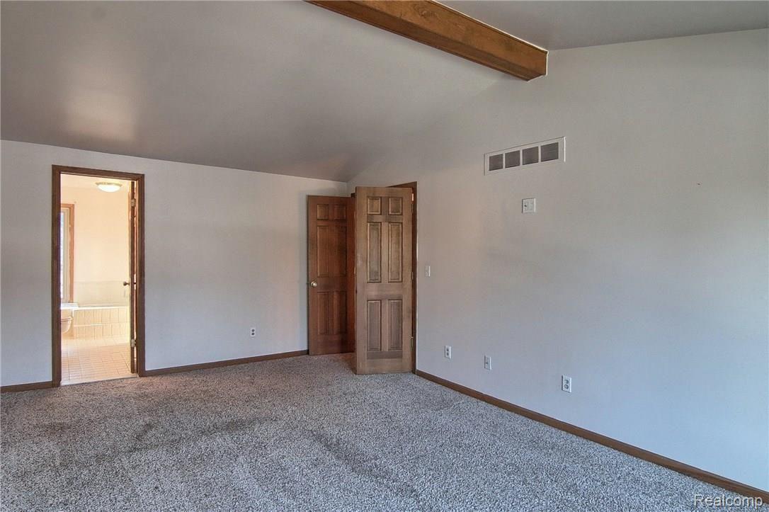 319 Old Ridge Court Rochester, MI 48309 - Photo 27 of 32 Master_Bedroom_2nd_View.jpg