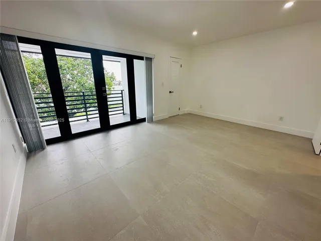 a view of yard with a house in the background