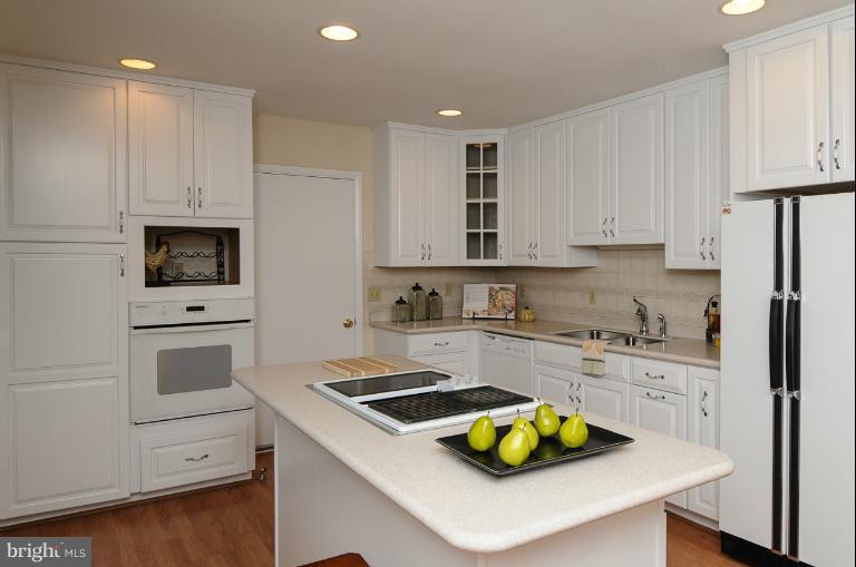 2650 Carrollton Road Annapolis, MD 21403 - Photo 2 of 30 Kitchen