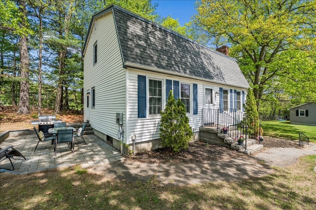 90 Comet Road Methuen, MA 01844 - Photo 5 of 34