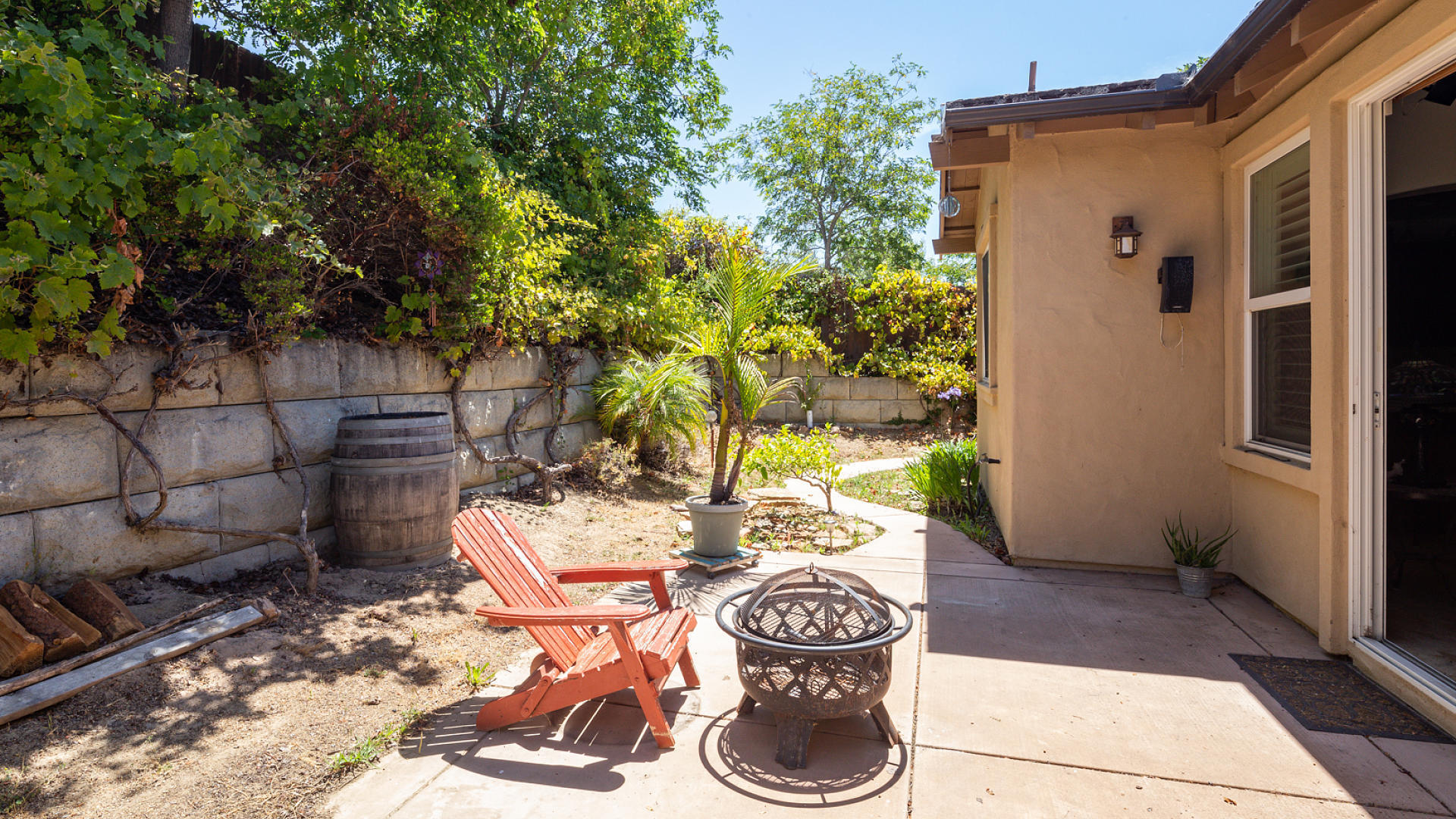 3709 Jupiter Avenue Lompoc, CA 93436 - Photo 20 of 27 a view of a porch with furniture