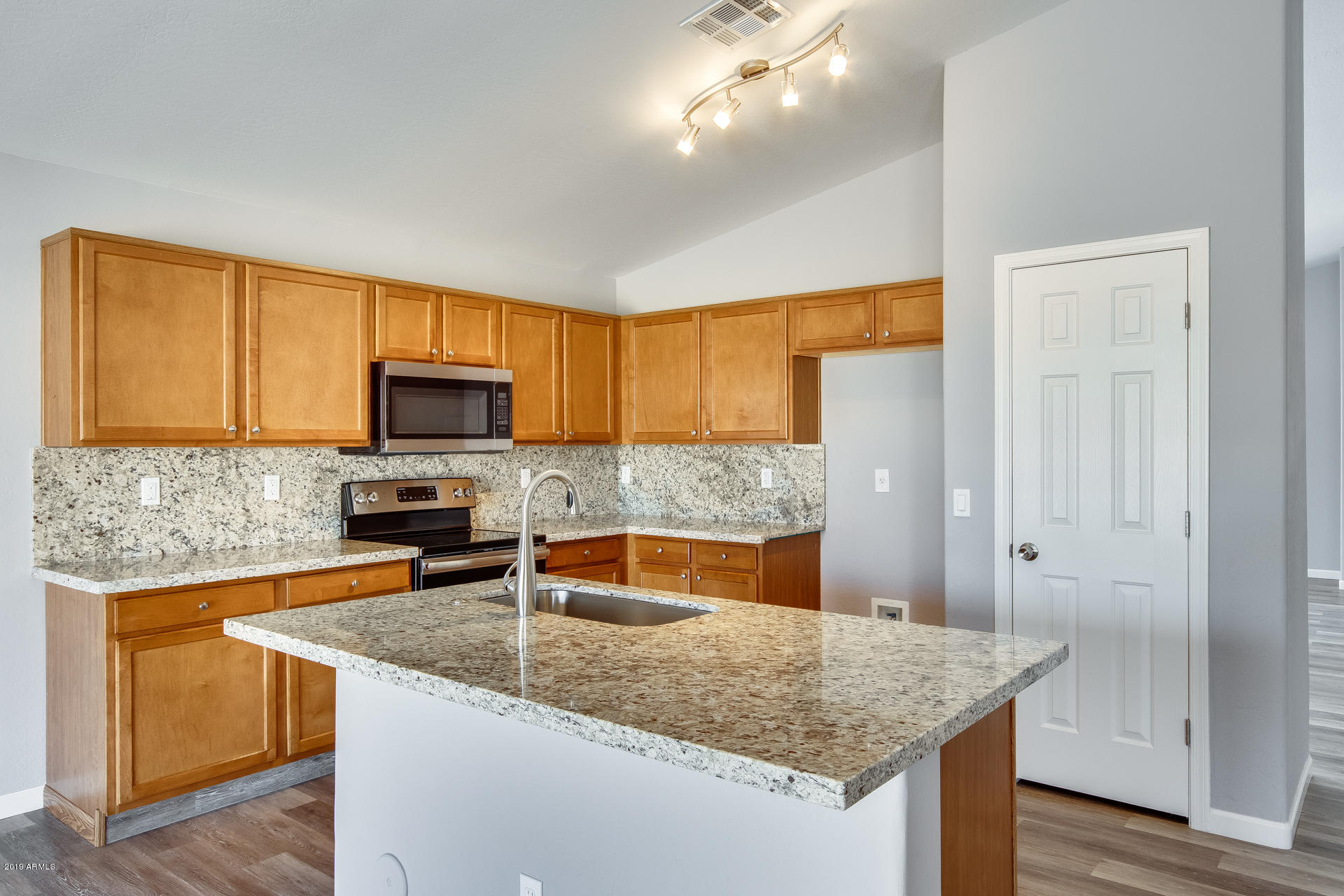 1306 West Darrel Road Phoenix, AZ 85041 - Photo 8 of 33 kitchen