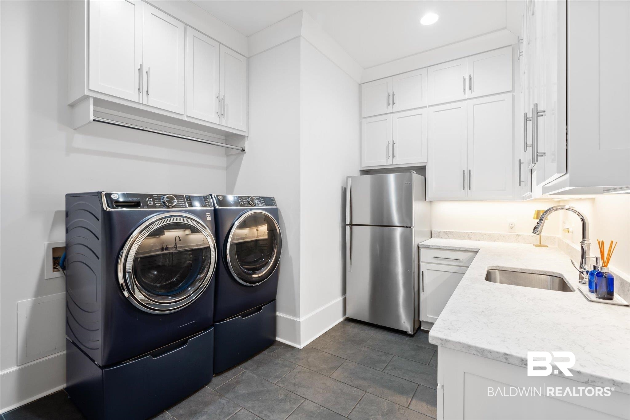 320 Long Court Mobile, AL 36608 - Photo 32 of 61 Clothes washing area featuring dark tile patterned flooring, washer and dryer, and sink