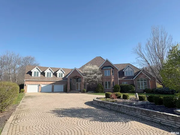 $1,100,000 | 320 East Field Drive, East Peoria, IL 61611