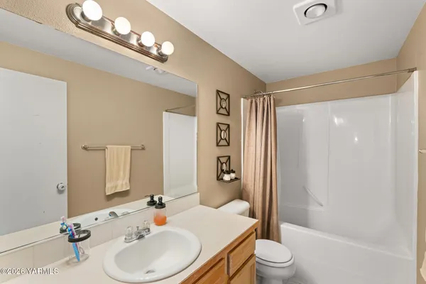 $439,000 | 1525 South 15th Street, Sunnyside, WA 98944