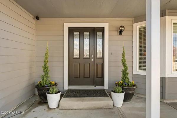 $439,000 | 1525 South 15th Street, Sunnyside, WA 98944