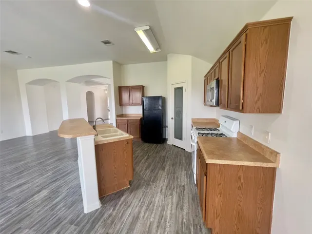 $1,800 | 1108 Delia Chappa Lane, Hutto, TX 78634