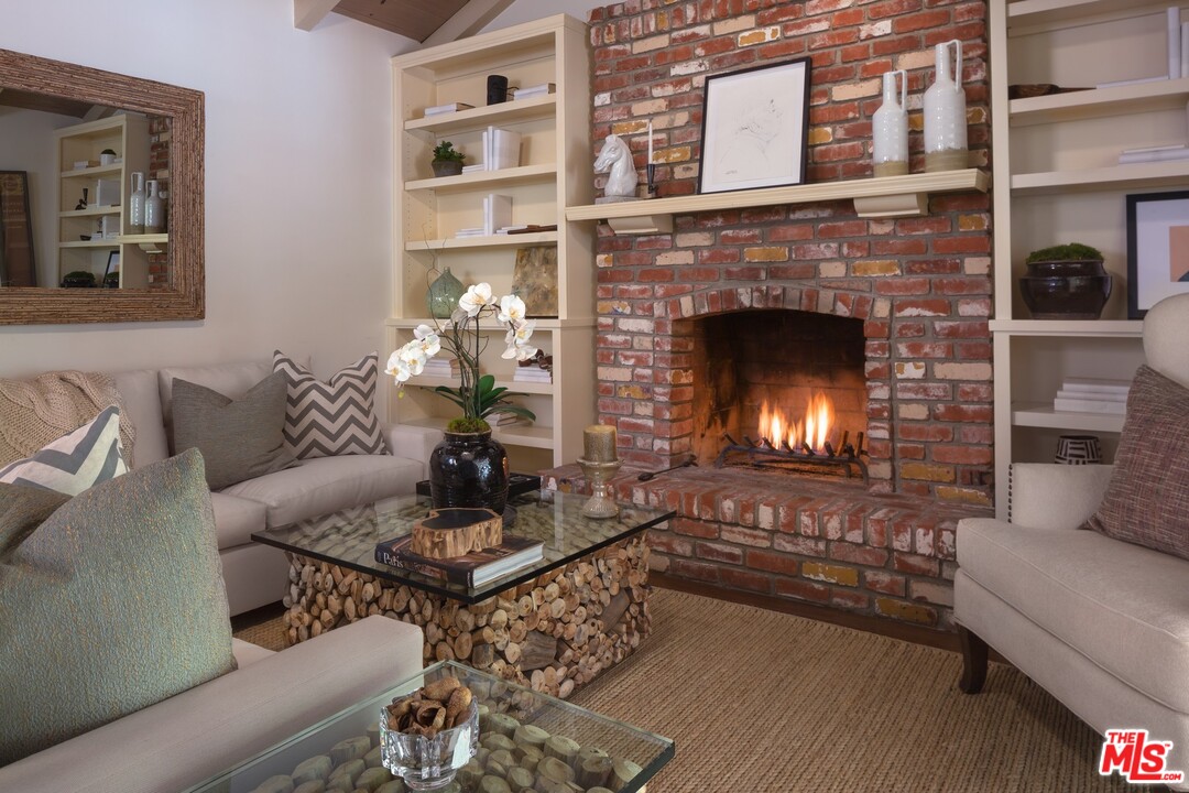 16560 Adlon Road Encino, CA 91436 - Photo 15 of 36 Gallery Image 15