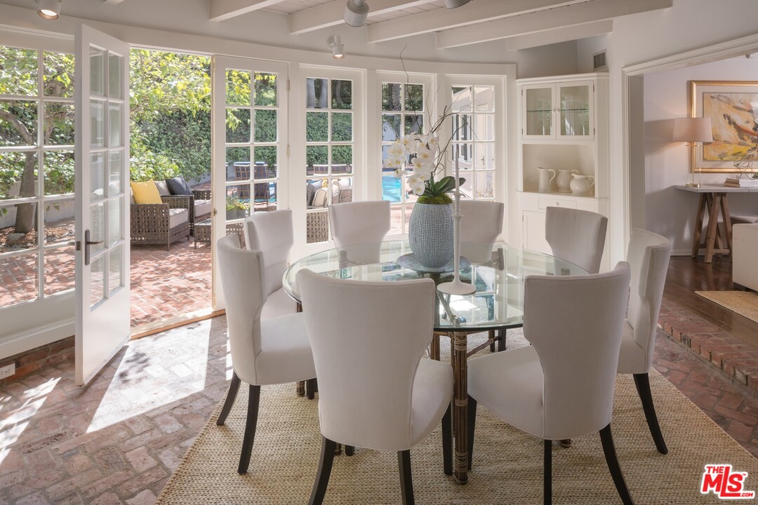 16560 Adlon Road Encino, CA 91436 - Photo 16 of 36 Gallery Image 16