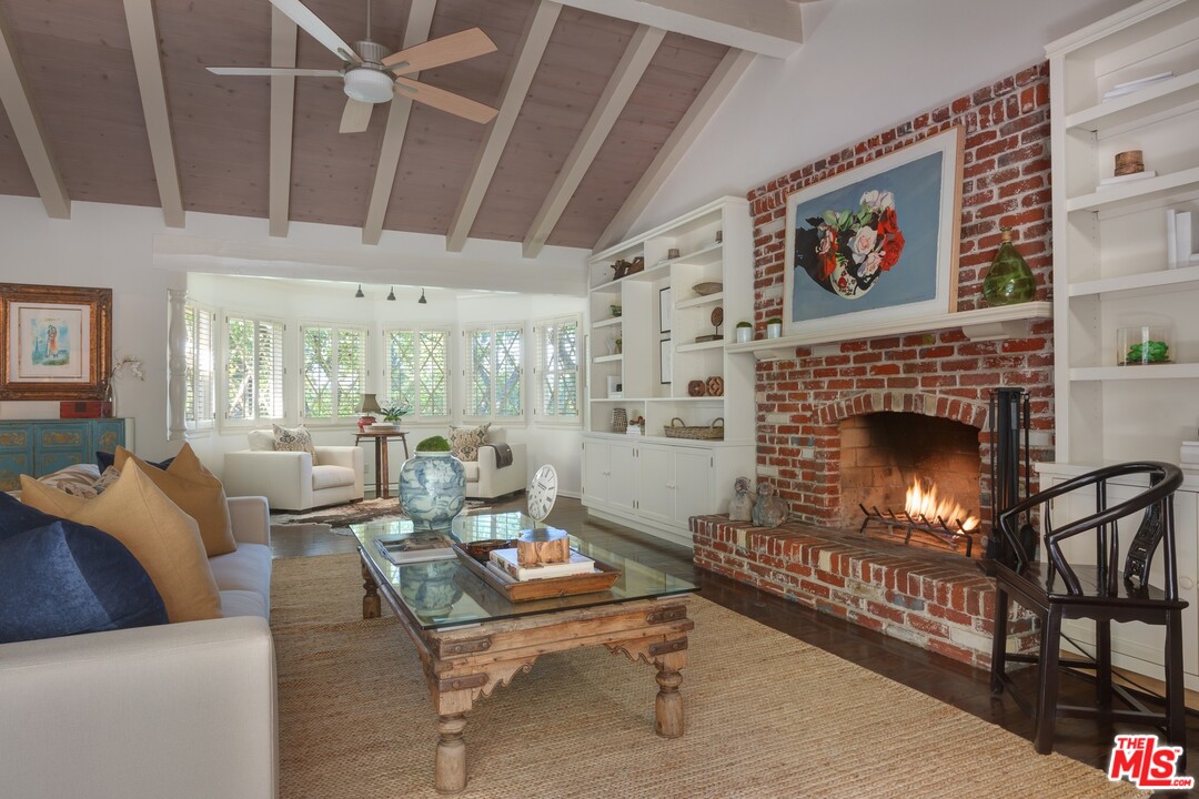 16560 Adlon Road Encino, CA 91436 - Photo 17 of 36 Gallery Image 17