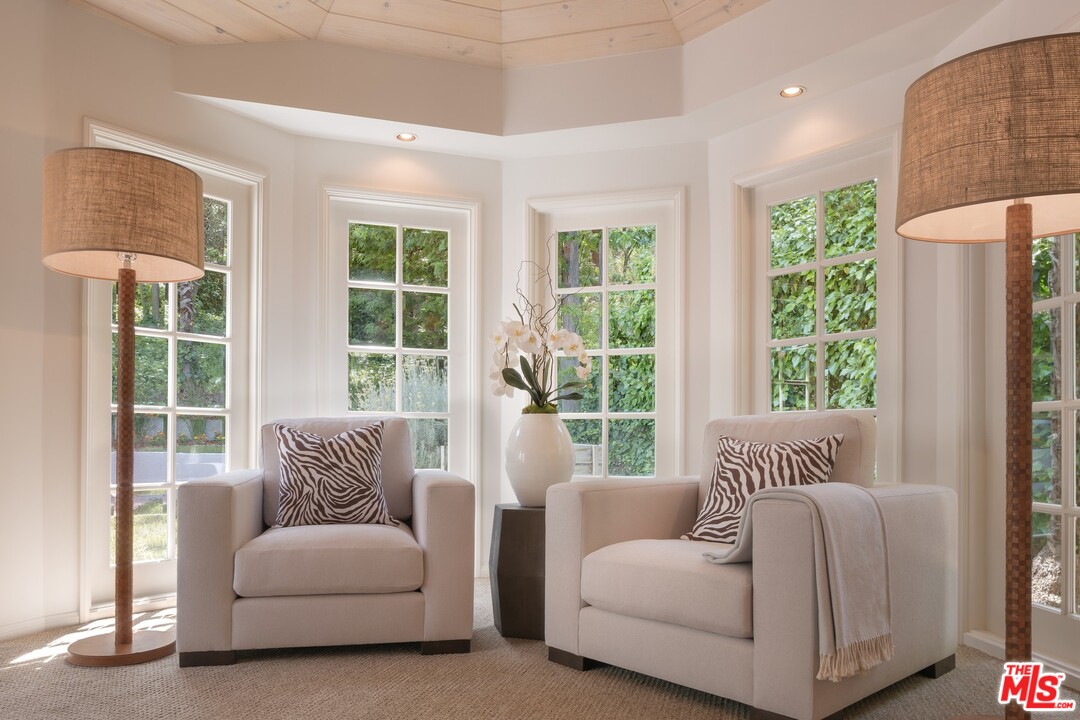 16560 Adlon Road Encino, CA 91436 - Photo 20 of 36 Gallery Image 20