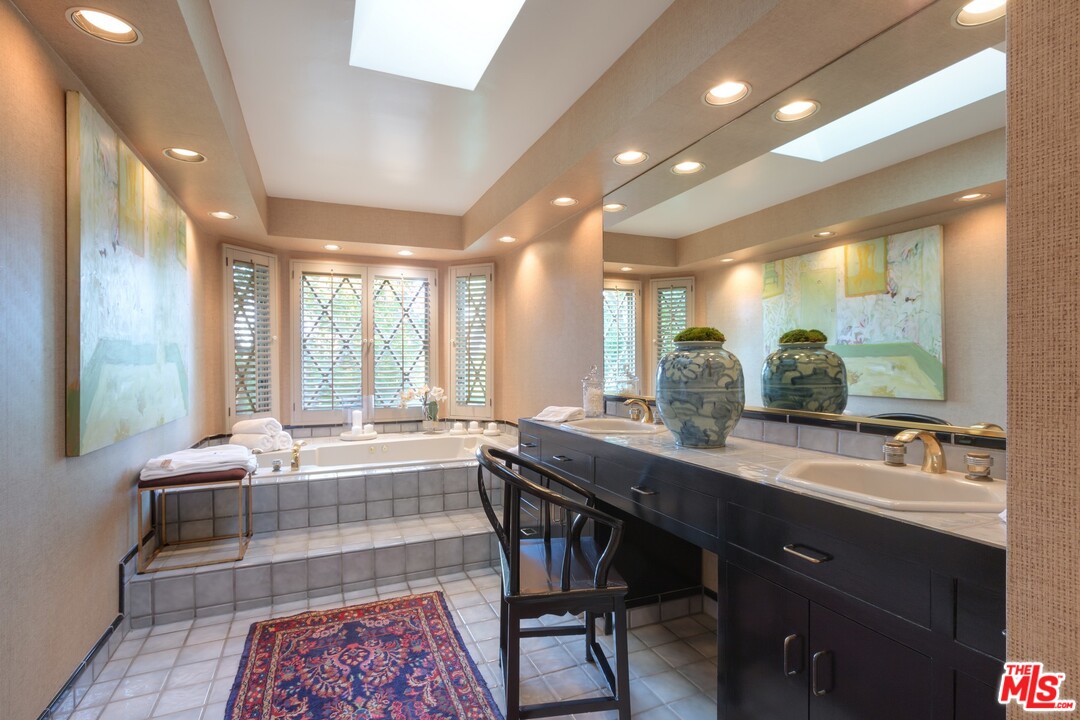 16560 Adlon Road Encino, CA 91436 - Photo 22 of 36 Gallery Image 22