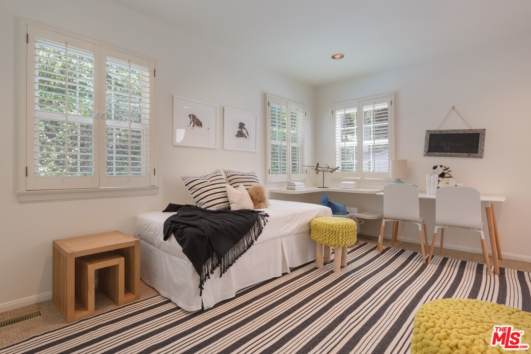 16560 Adlon Road Encino, CA 91436 - Photo 23 of 36 Gallery Image 23