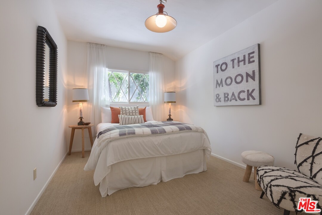 16560 Adlon Road Encino, CA 91436 - Photo 26 of 36 Gallery Image 26