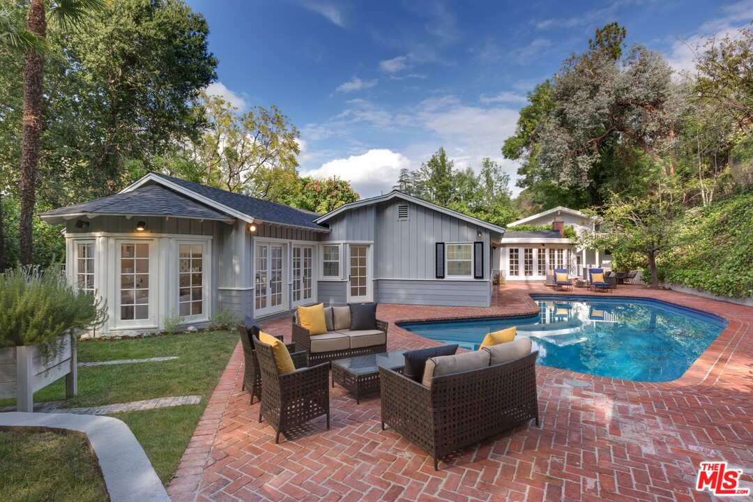 16560 Adlon Road Encino, CA 91436 - Photo 27 of 36 Gallery Image 27