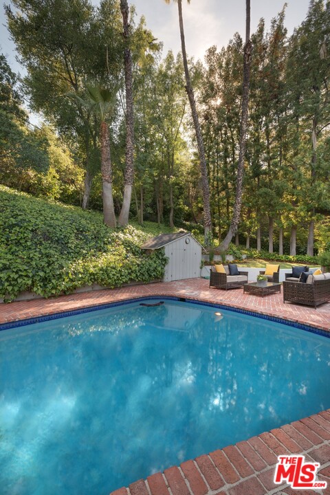 16560 Adlon Road Encino, CA 91436 - Photo 29 of 36 Gallery Image 29