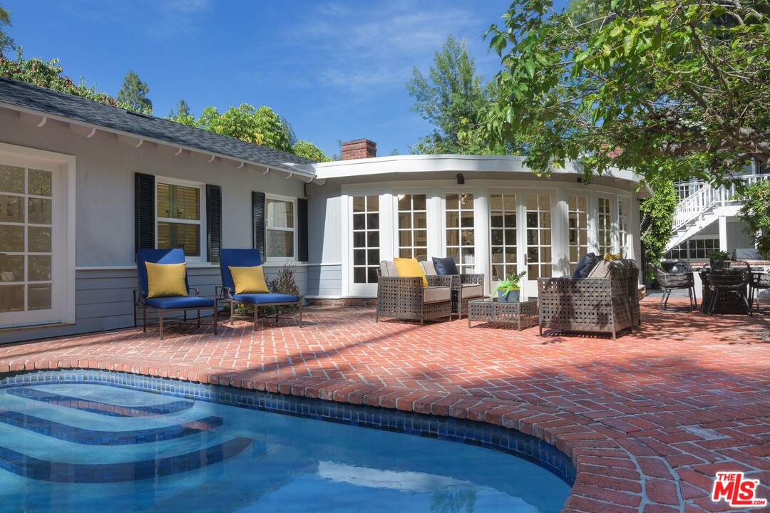 16560 Adlon Road Encino, CA 91436 - Photo 30 of 36 Gallery Image 30