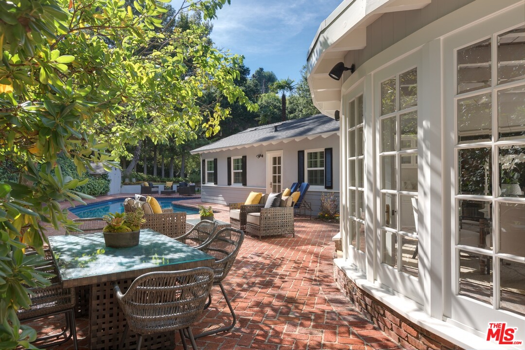 16560 Adlon Road Encino, CA 91436 - Photo 31 of 36 Gallery Image 31