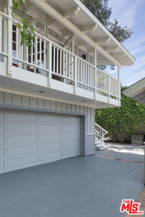 16560 Adlon Road Encino, CA 91436 - Photo 32 of 36 Gallery Image 32