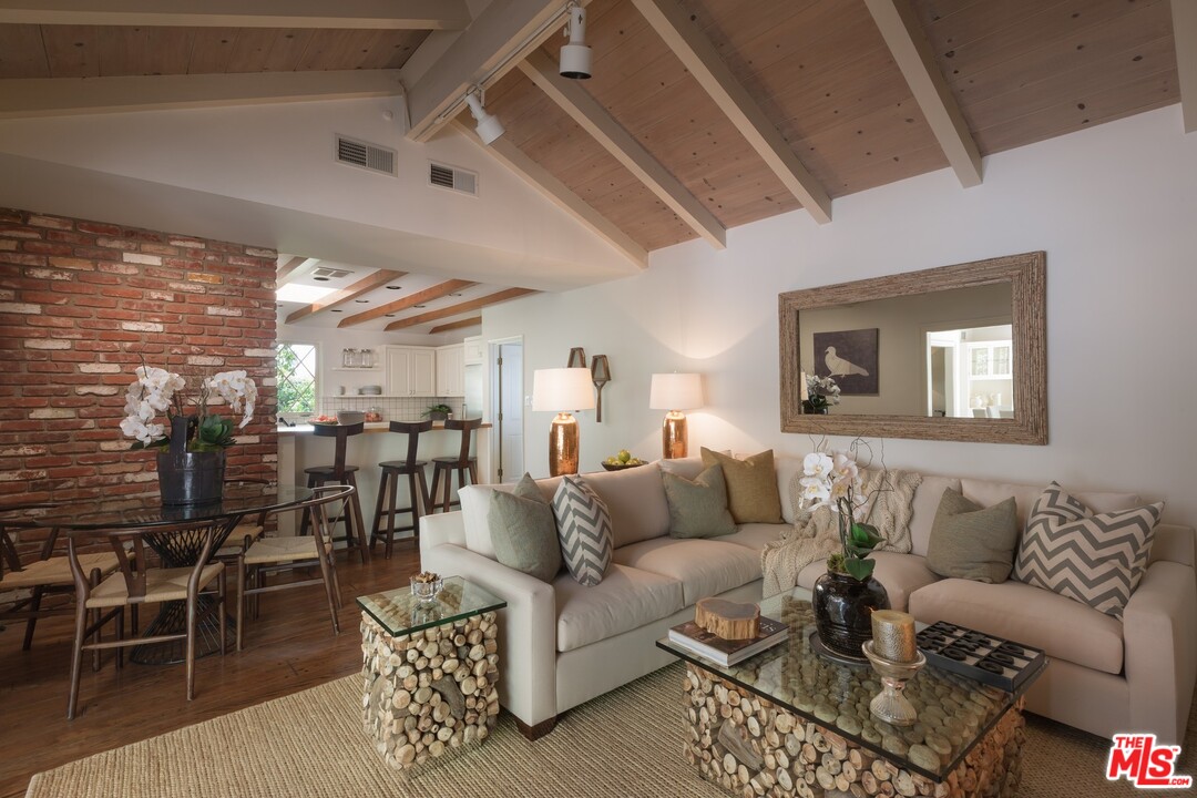 16560 Adlon Road Encino, CA 91436 - Photo 10 of 36 Gallery Image 10