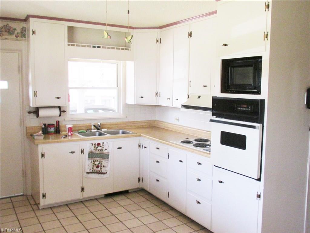 4110 Hampton Road Clemmons, NC 27012 - Photo 3 of 17 Gallery Image 3