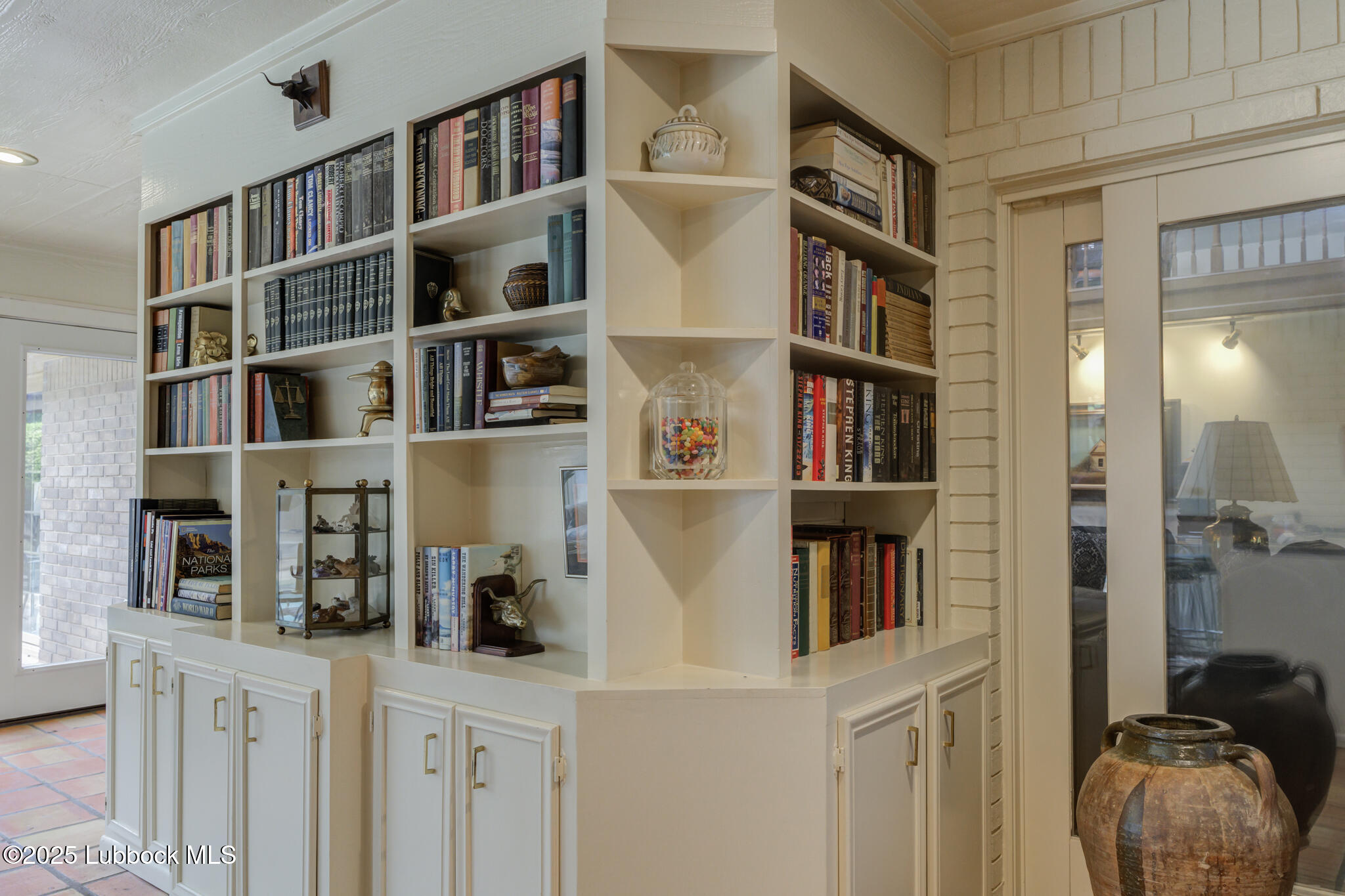 4206 89th Street Lubbock, TX 79423 - Photo 38 of 50 a workspace with a book shelf