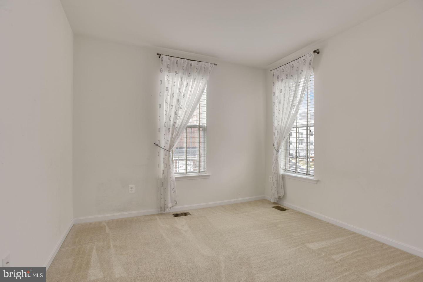 43881 Centergate Drive Ashburn, VA 20148 - Photo 3 of 31