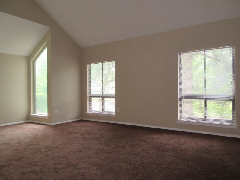 4202-04 Crain Road Memphis, TN 38128 - Photo 8 of 16 an empty room with windows