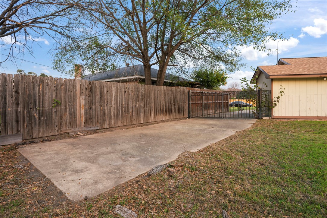 2606 Melba Circle Bryan, TX 77802 - Photo 32 of 34 a view of a backyard