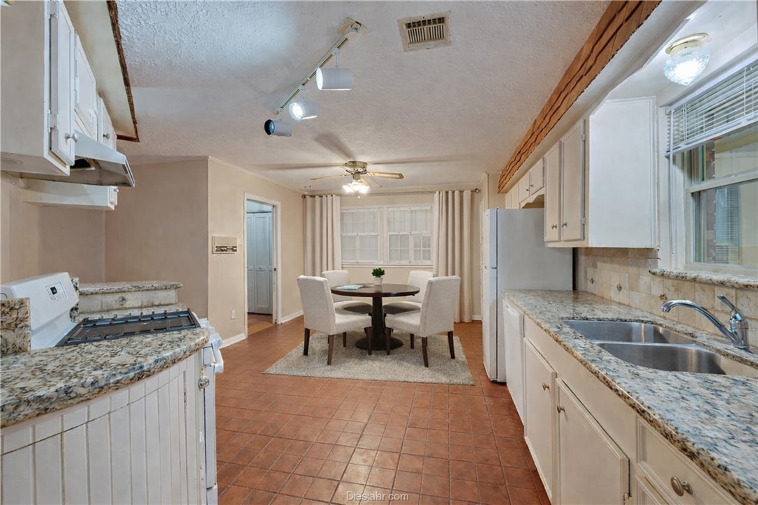 2606 Melba Circle Bryan, TX 77802 - Photo 6 of 34