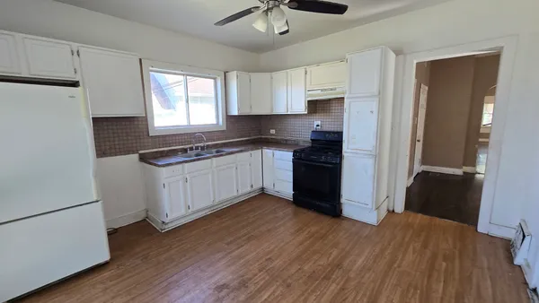 $179,900 | 1632 Oak Street, Chicago Heights, IL 60411