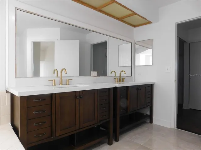 a view of empty room with floor to ceiling window