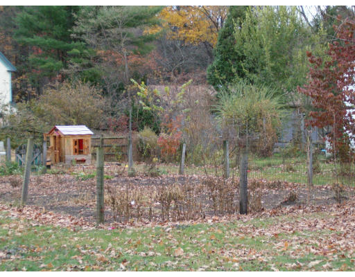 32 Thayer Street Amherst, MA 01002 - Photo 5 of 26 Gallery Image 5