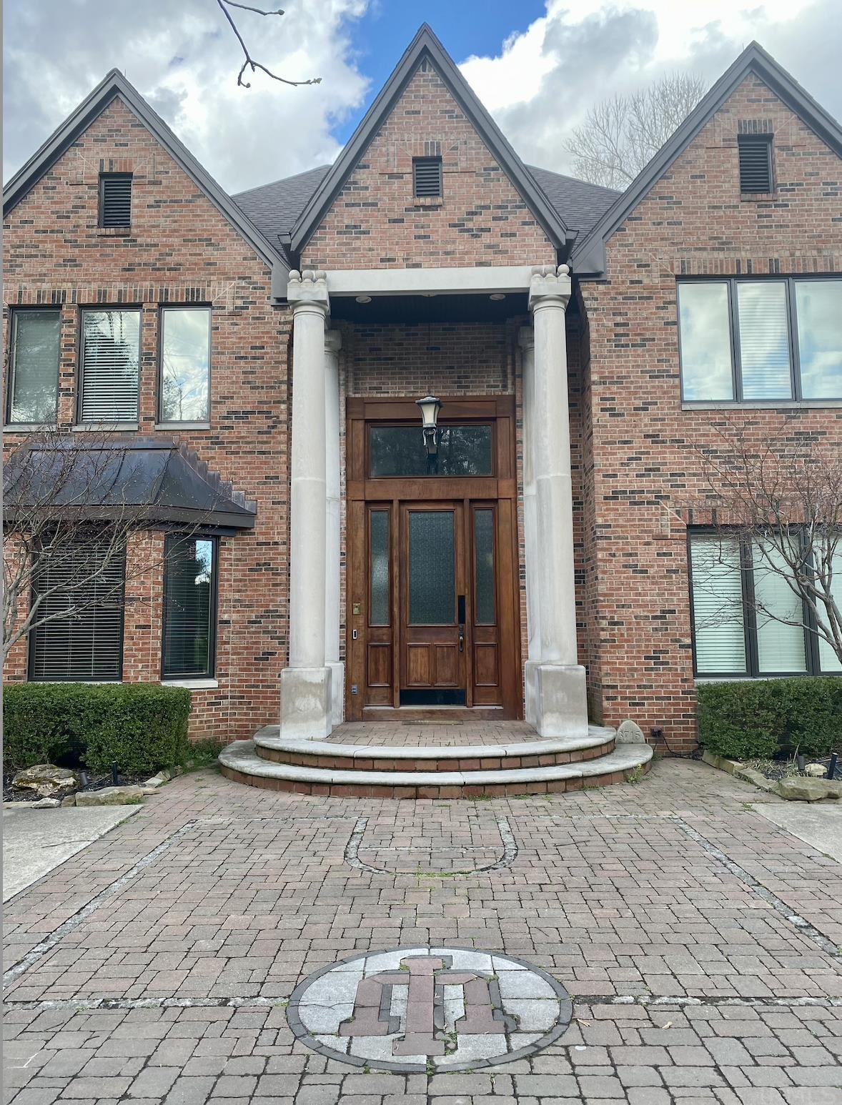 3715 Commodore Trail Bloomington, IN 47408 - Photo 3 of 36