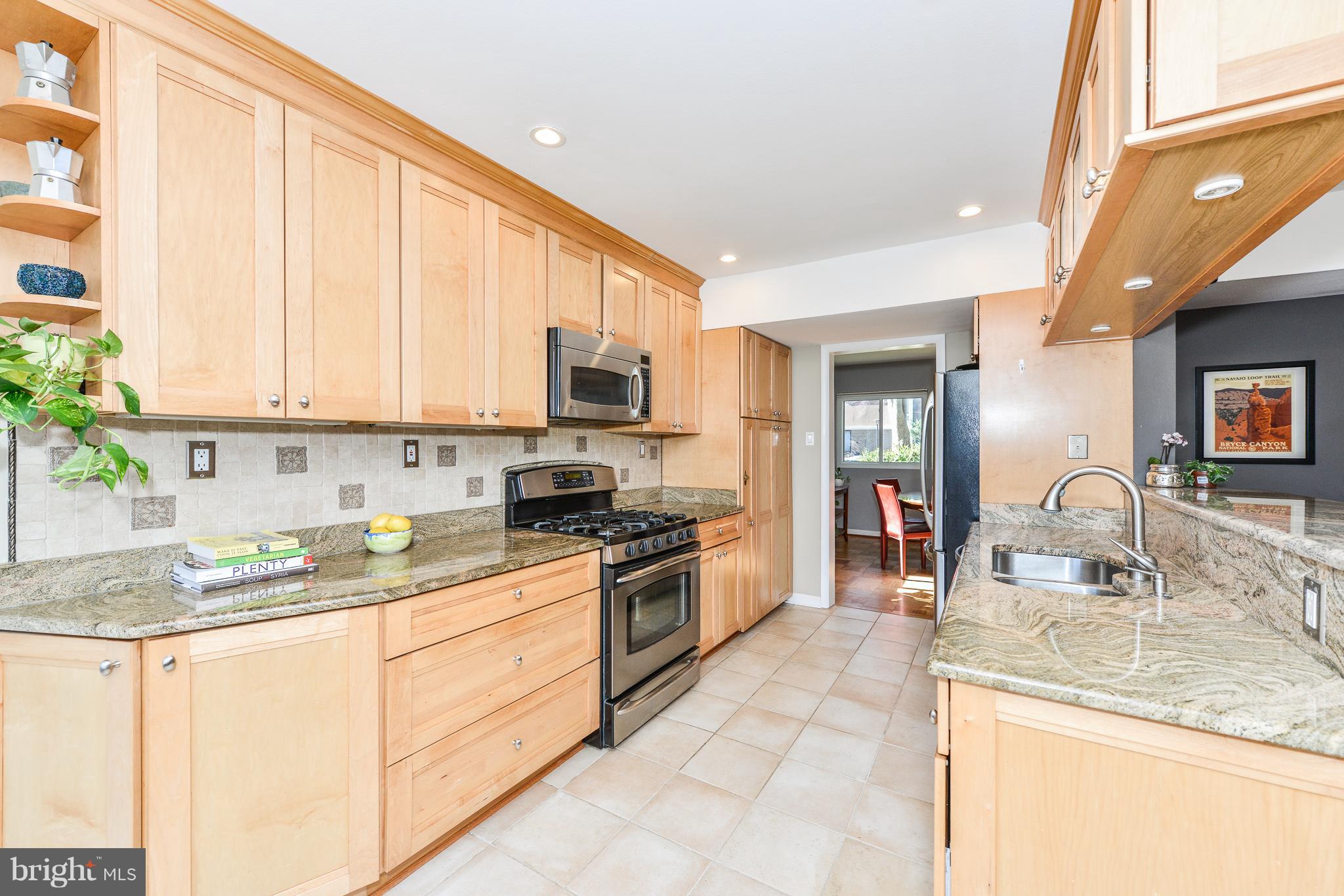 1741 Wainwright Drive Reston, VA 20190 - Photo 10 of 29 Beautifully updated kitchen!