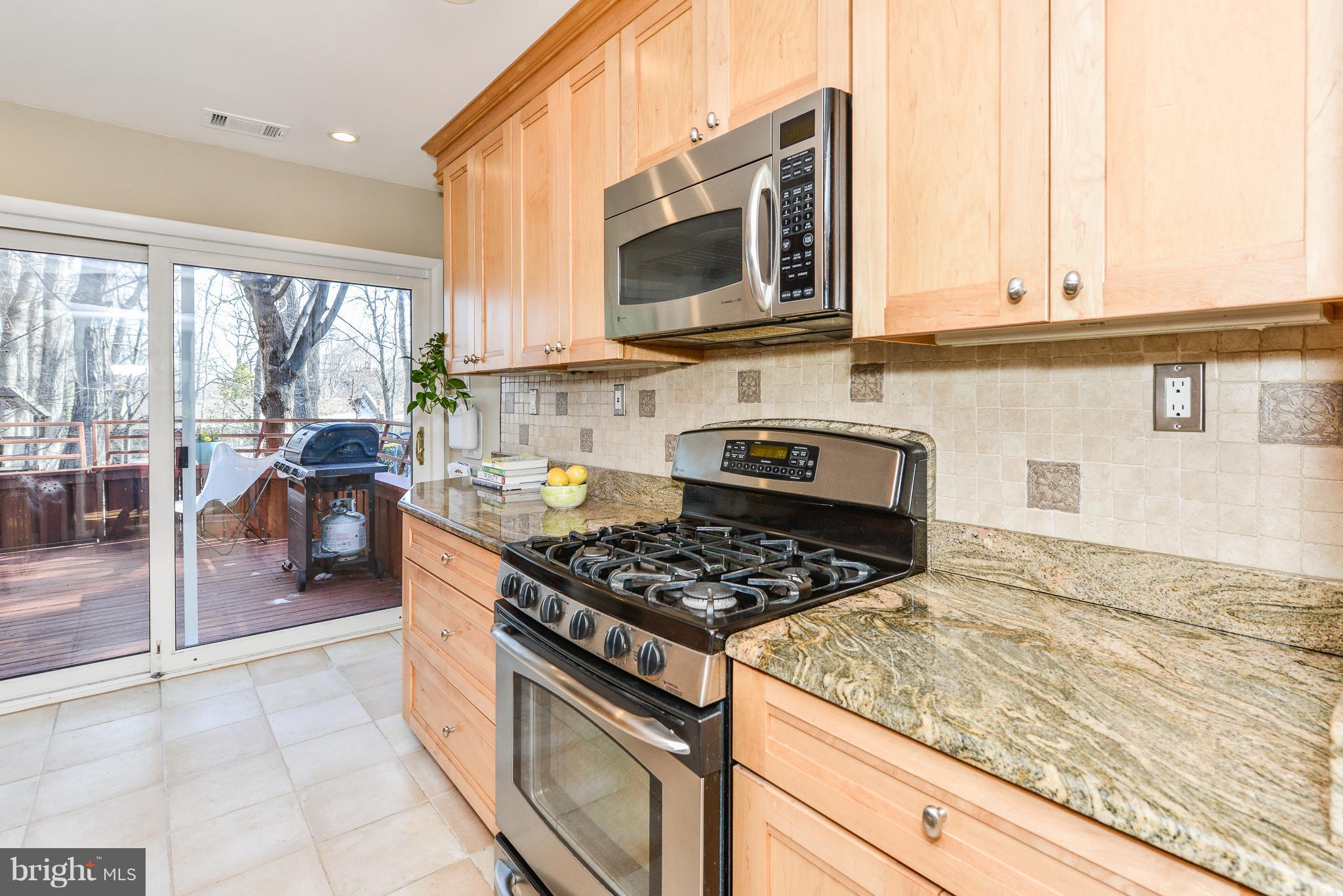 1741 Wainwright Drive Reston, VA 20190 - Photo 12 of 29 Gas stove and walk-out to deck!