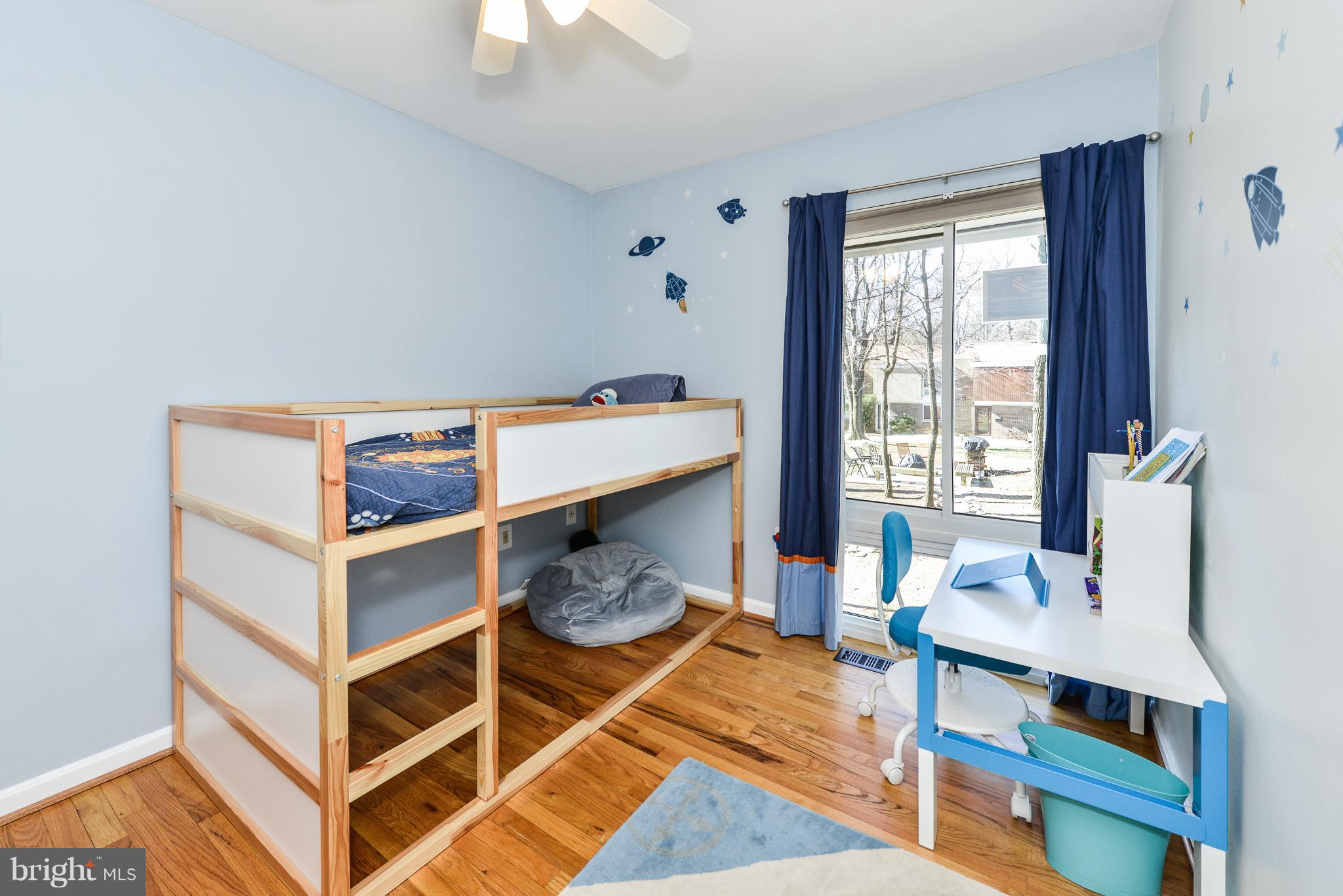 1741 Wainwright Drive Reston, VA 20190 - Photo 24 of 29 Bedroom #4 - large window and hardwoods