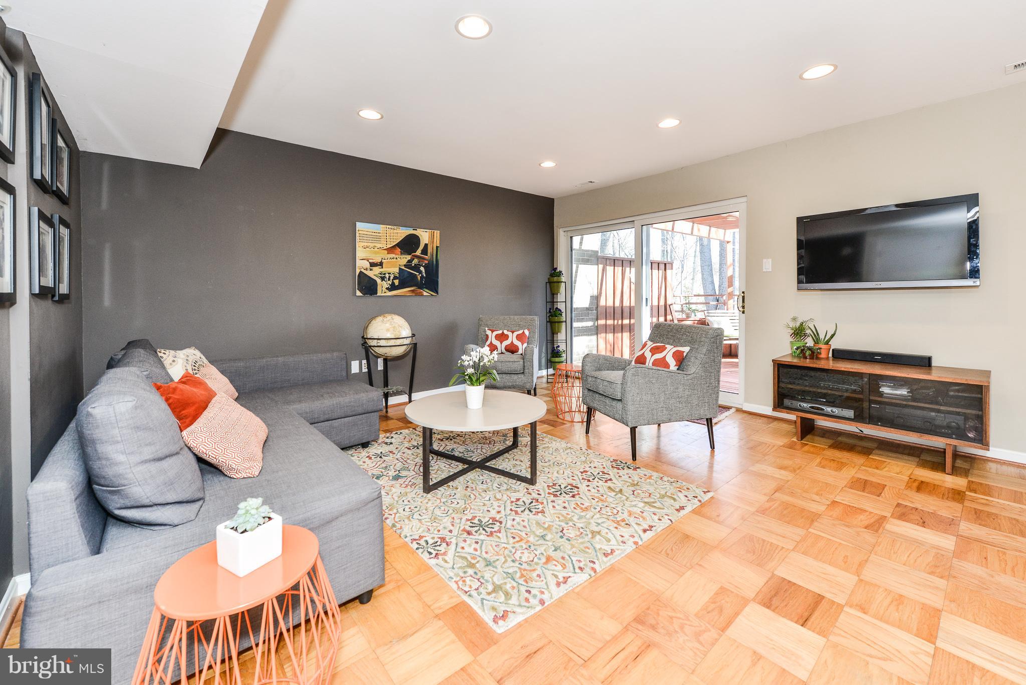 1741 Wainwright Drive Reston, VA 20190 - Photo 7 of 29 Huge living area with tons of natural light!