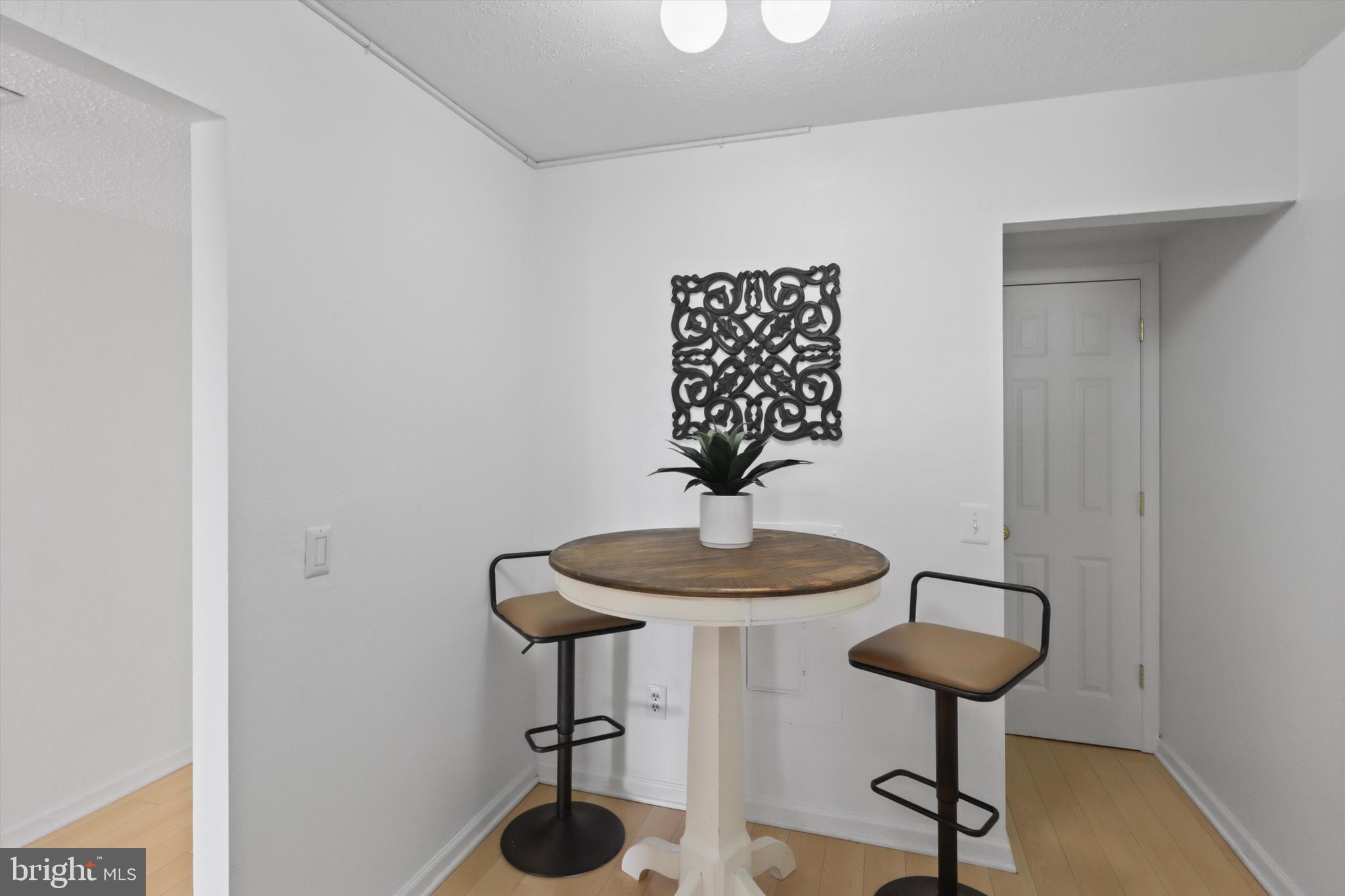 6101 Edsall Road, Unit 611 Alexandria, VA 22304 - Photo 16 of 39 a table with a vase and a on it with table in it