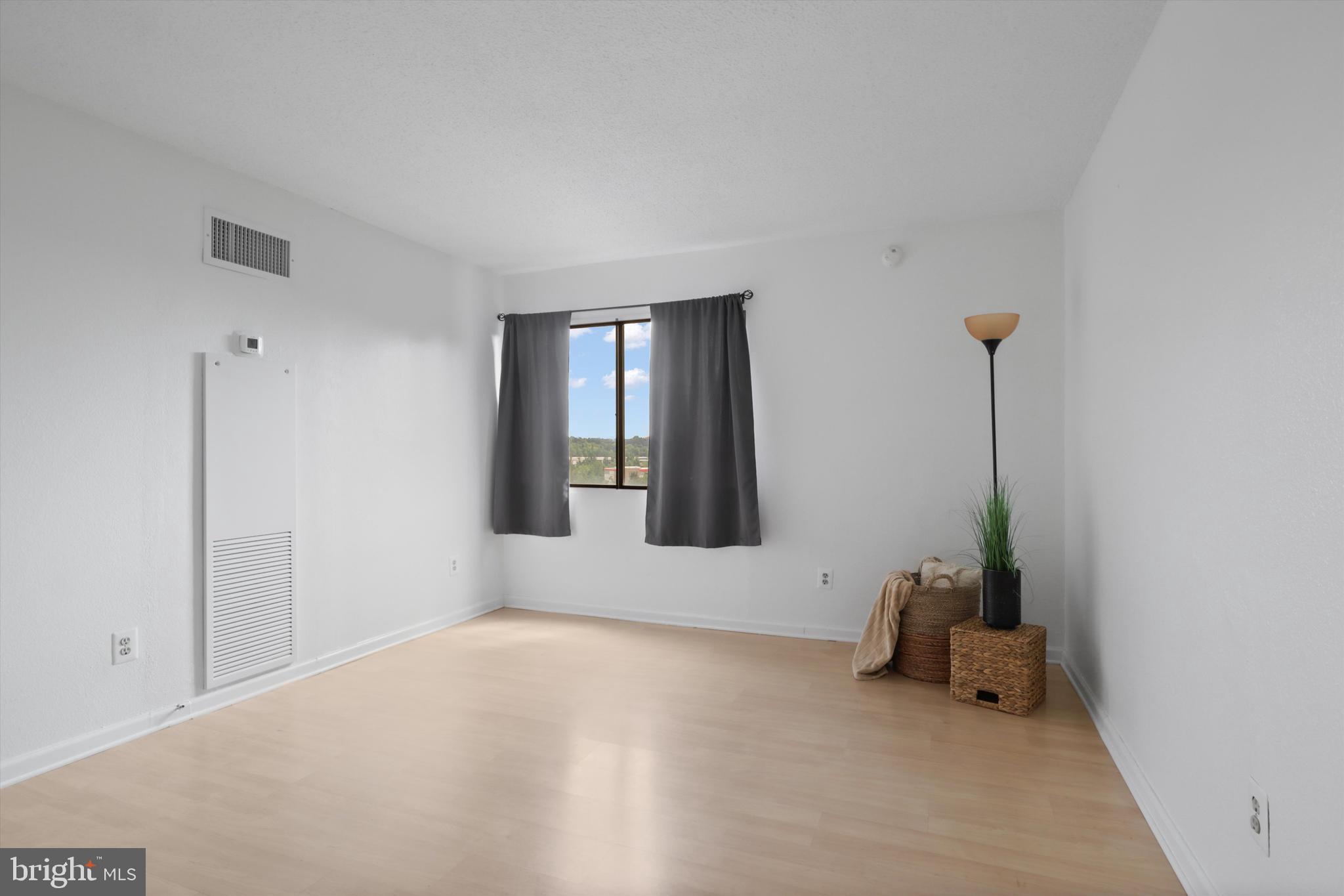 6101 Edsall Road, Unit 611 Alexandria, VA 22304 - Photo 21 of 39 a view of an empty room with a window