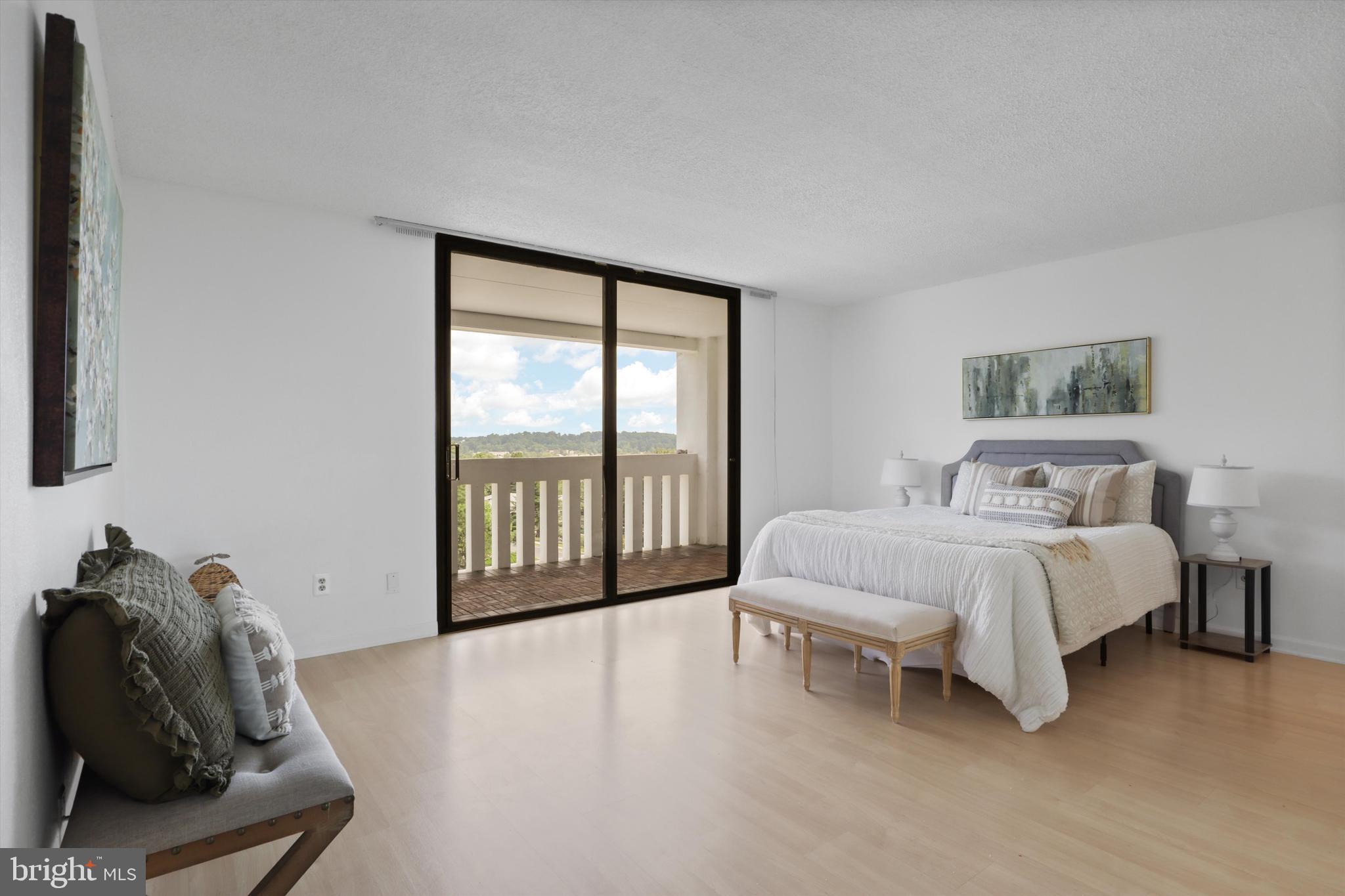 6101 Edsall Road, Unit 611 Alexandria, VA 22304 - Photo 25 of 39 a spacious bedroom with a bed and a large window