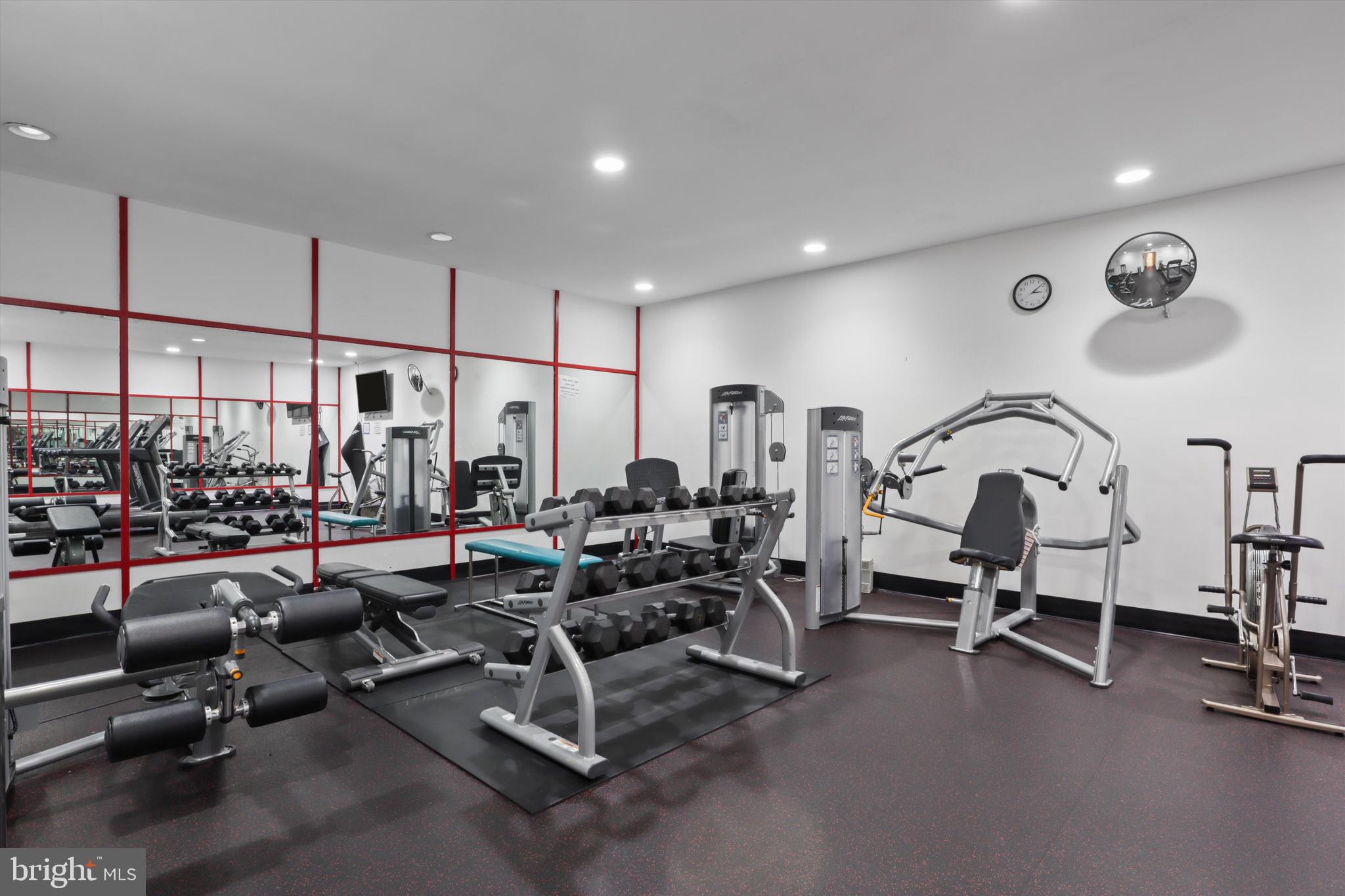 6101 Edsall Road, Unit 611 Alexandria, VA 22304 - Photo 34 of 39 a view of a room with gym equipment