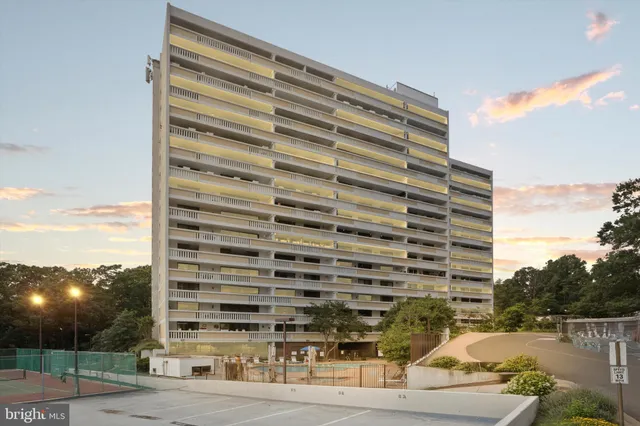 $370,000 | 6101 Edsall Road, Unit 611, Alexandria, VA 22304