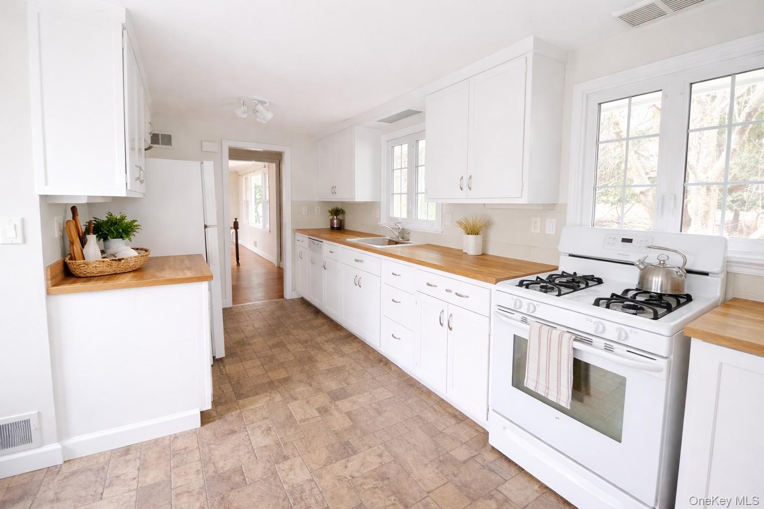 3 North Lake Road Armonk, NY 10504 - Photo 10 of 25