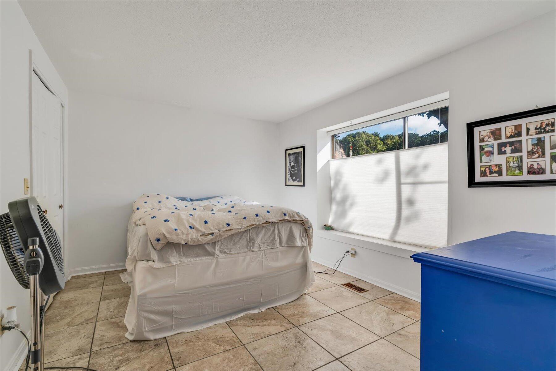 481 Buck Island Road, Unit 9AA West Yarmouth, MA 02673 - Photo 29 of 41 a living room with furniture