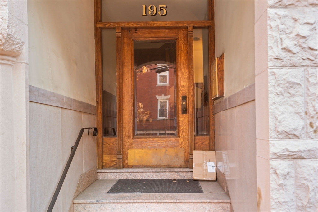 195 Winthrop Road, Unit 1 Brookline, MA 02445 - Photo 2 of 29